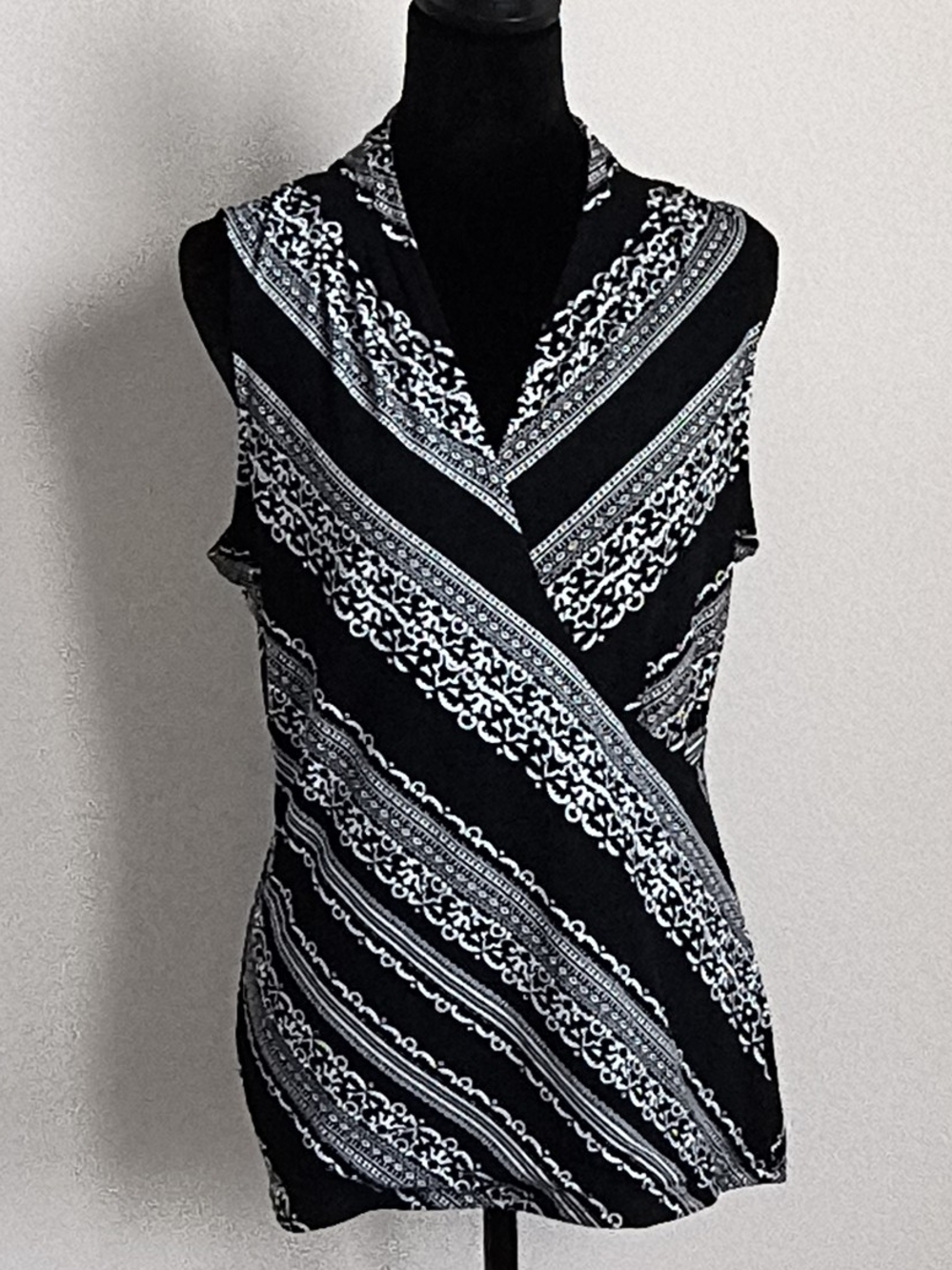 White House Black Market Black and White Patterned Sleeveless Top
